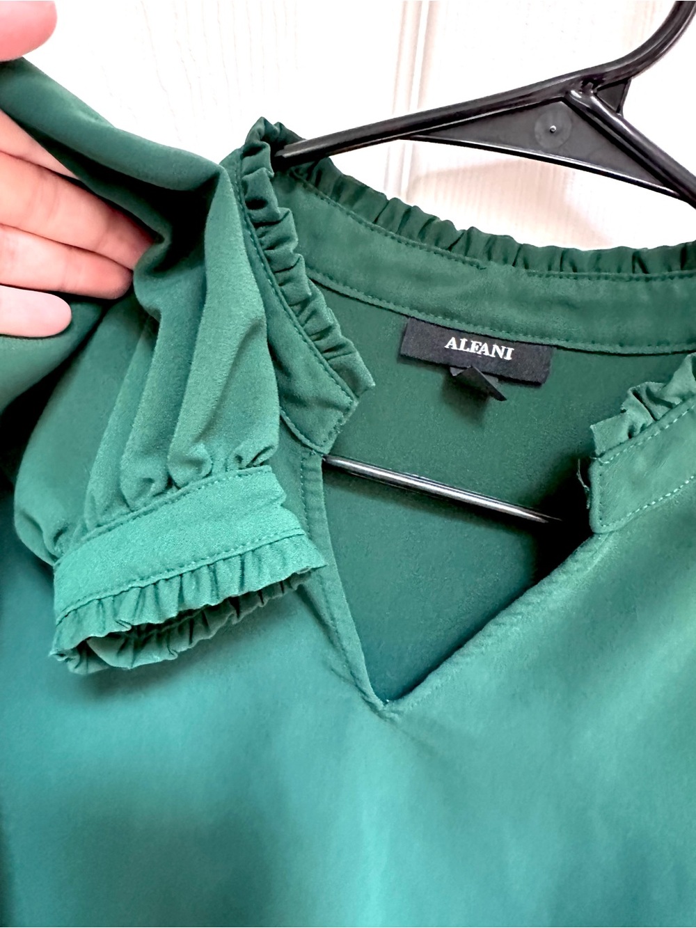 Bundle of Women’s M Long Sleeve Shirts - Picture 5 of 16